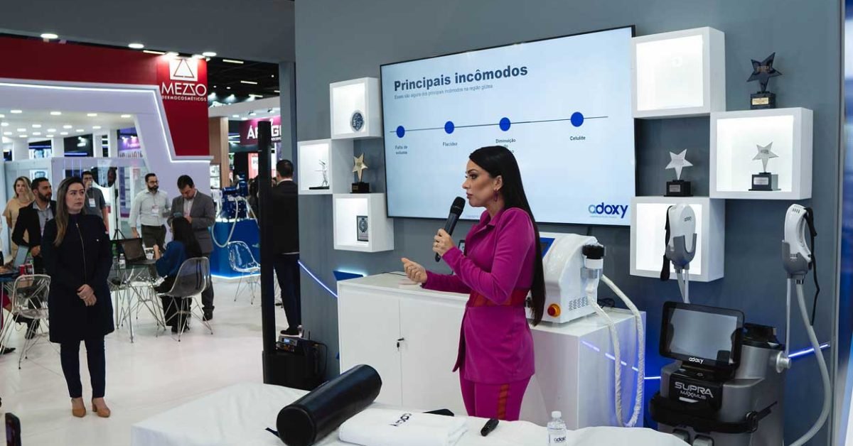 Palestra em evento da Adoxy